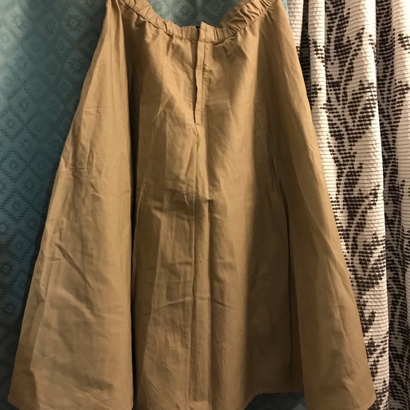 Uniqlo A-Line Skirt in Classic Tan - Picture 3 of 5